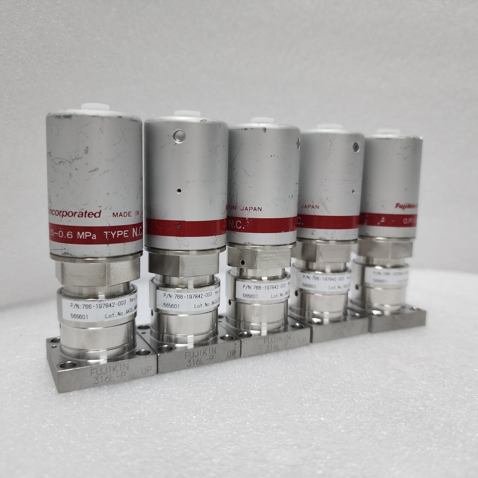 5 Fujikin 0.P 0.5-0.6 MPa, Lam 766-197842-003 Rev B, C No. 565601 NC Valve,96923