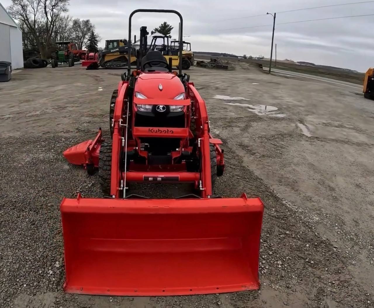Kubota LX2620 Tractor w/ LA535 Loader & Mower Deck