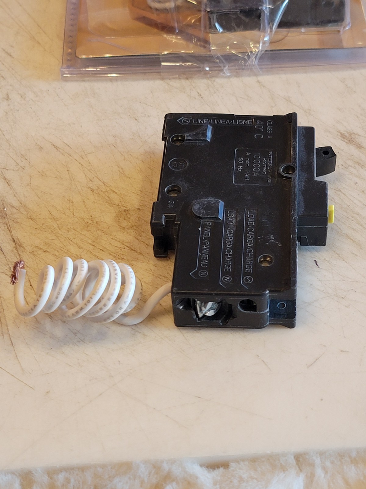 SQUARE D GFCI HOM CIRCUIT BREAKER HOM120GFI 15AMP 120VOLT 1POLE. No Box