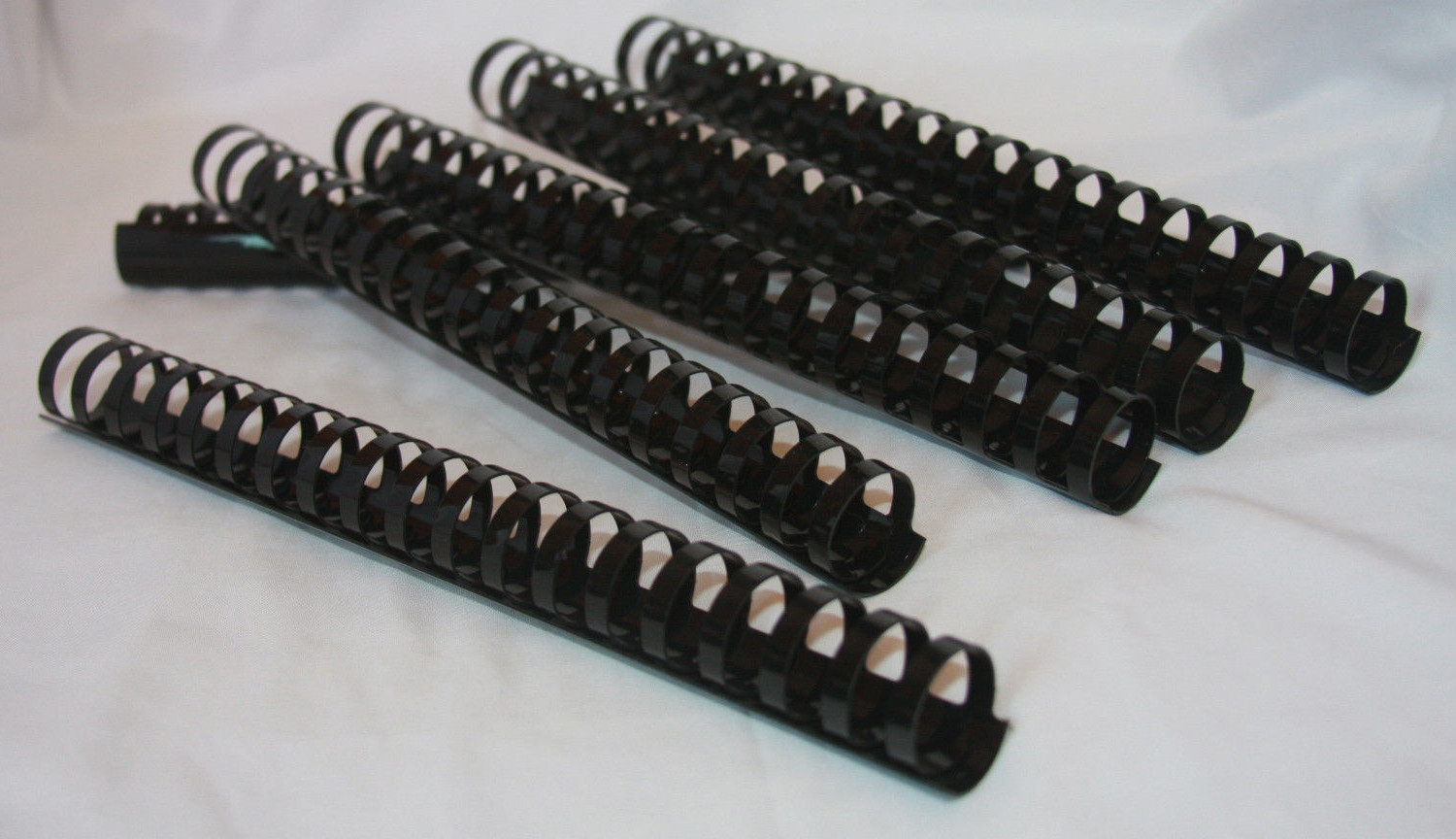 28 GBC Cerlox Plastic Comb Bindings Black 1″