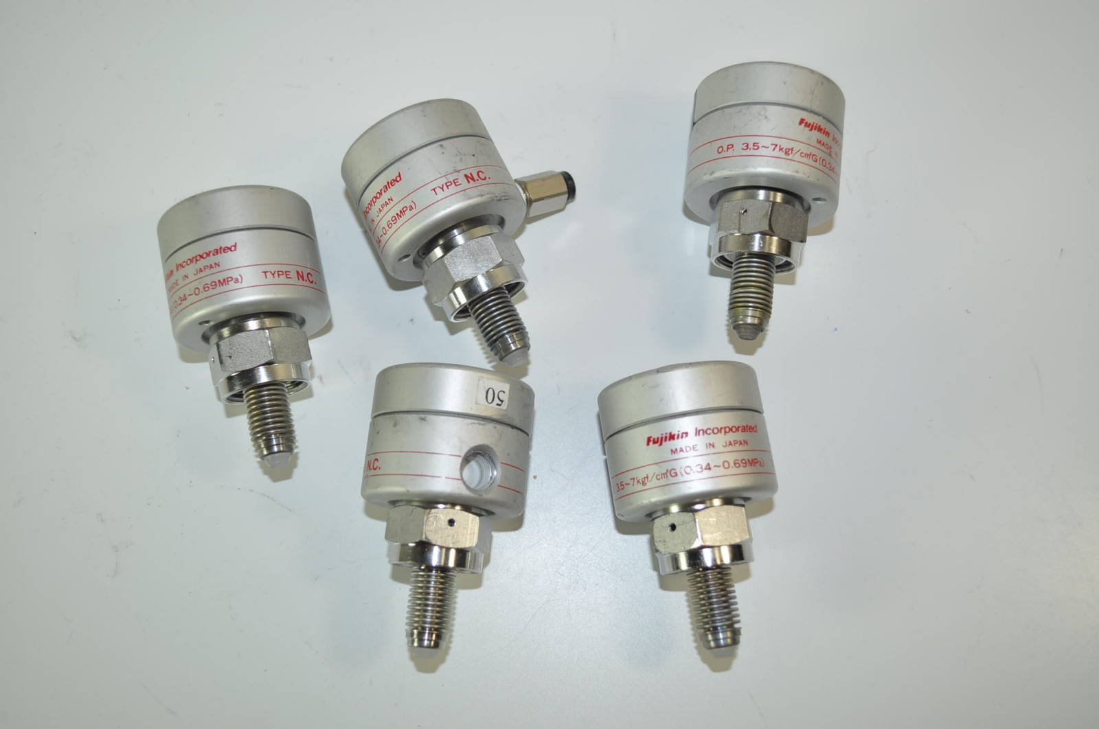 Fujikin Pneumatic Valve Gas OP 3.5 – 7 kgf / .34 – .69 MPa LOT of 5 PN# NC N.C.