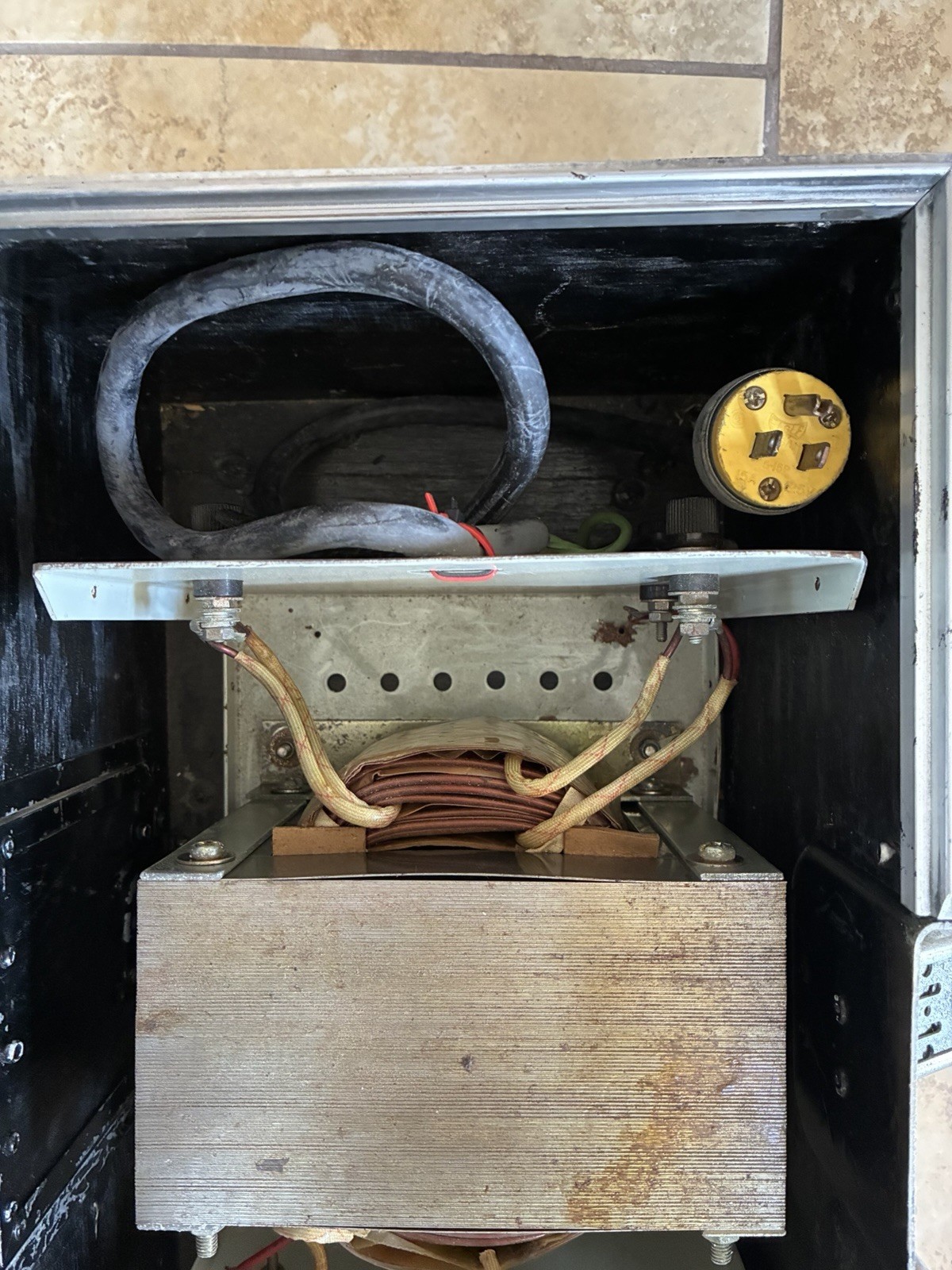 220v TRANSFORMER 115 v AC input 25 ams to 220V AC twist lock out For Motion Pic
