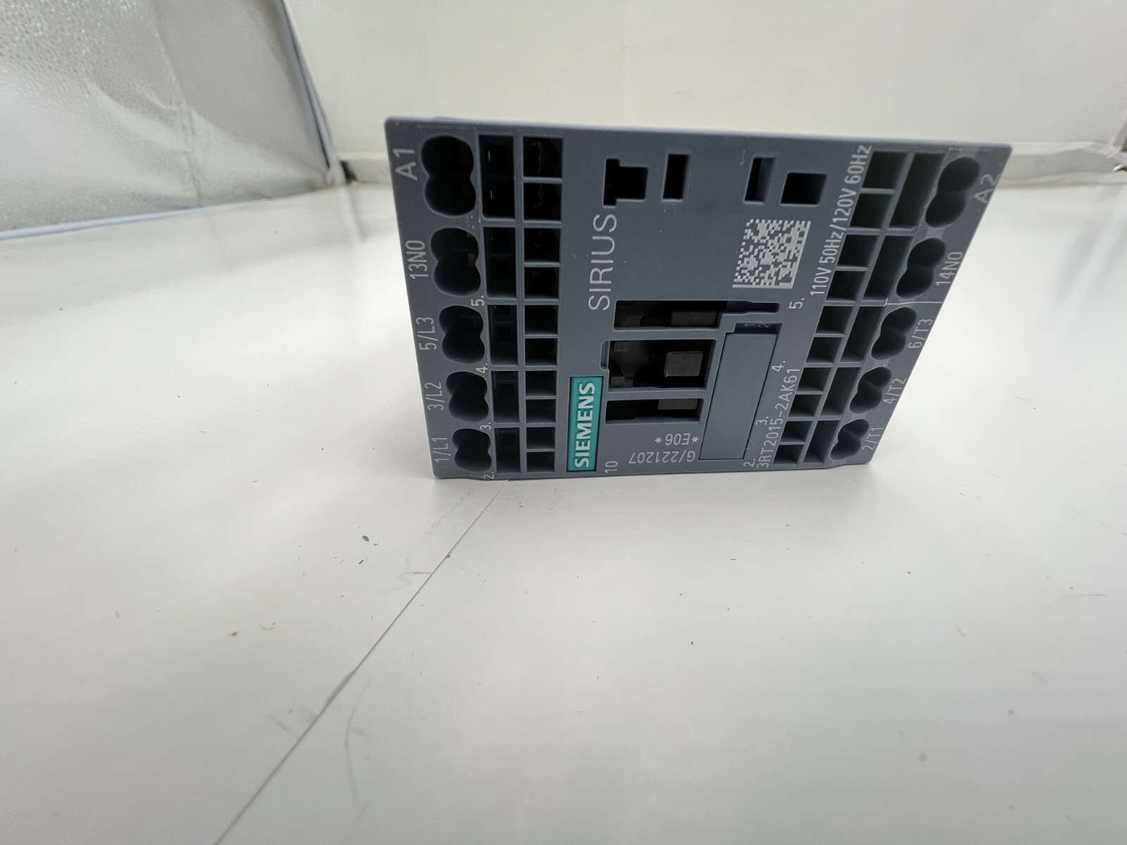 Siemens 3RT2015-2AK61 Contactor Spring Loaded Terminal 220/240V 50/60Hz
