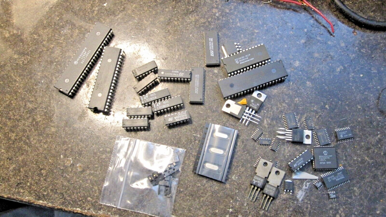 Grab Bag Assortment – 300 active components ic,diodes,memorys,transistor, cpu