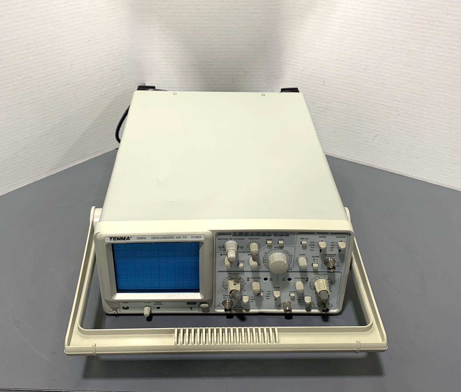 Tenma Oscilloscope 20Mhz With Built in FG MPN/72-6805, Damaged Handle, Tested