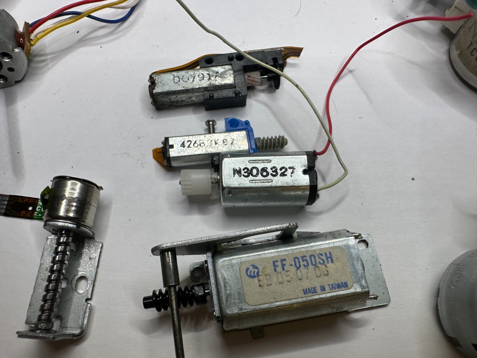 LOT OF 28 VINTAGE ELECTRIC MOTORS, VARIOUS SIZES – HOBBY ROBOTIC PROJECT PCS