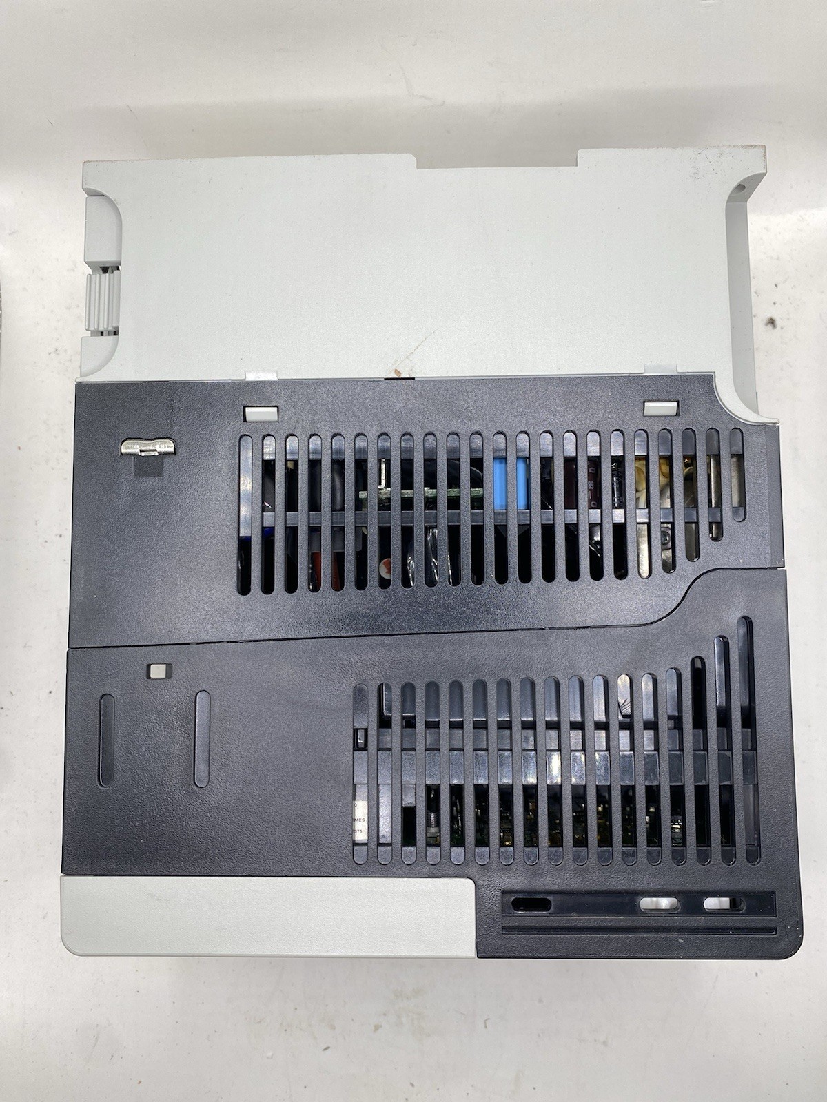 Allen Bradley 25B-E0P9N104 Powerflex 525 AC Drive 600VAC 0.4kW/0.5HP A
