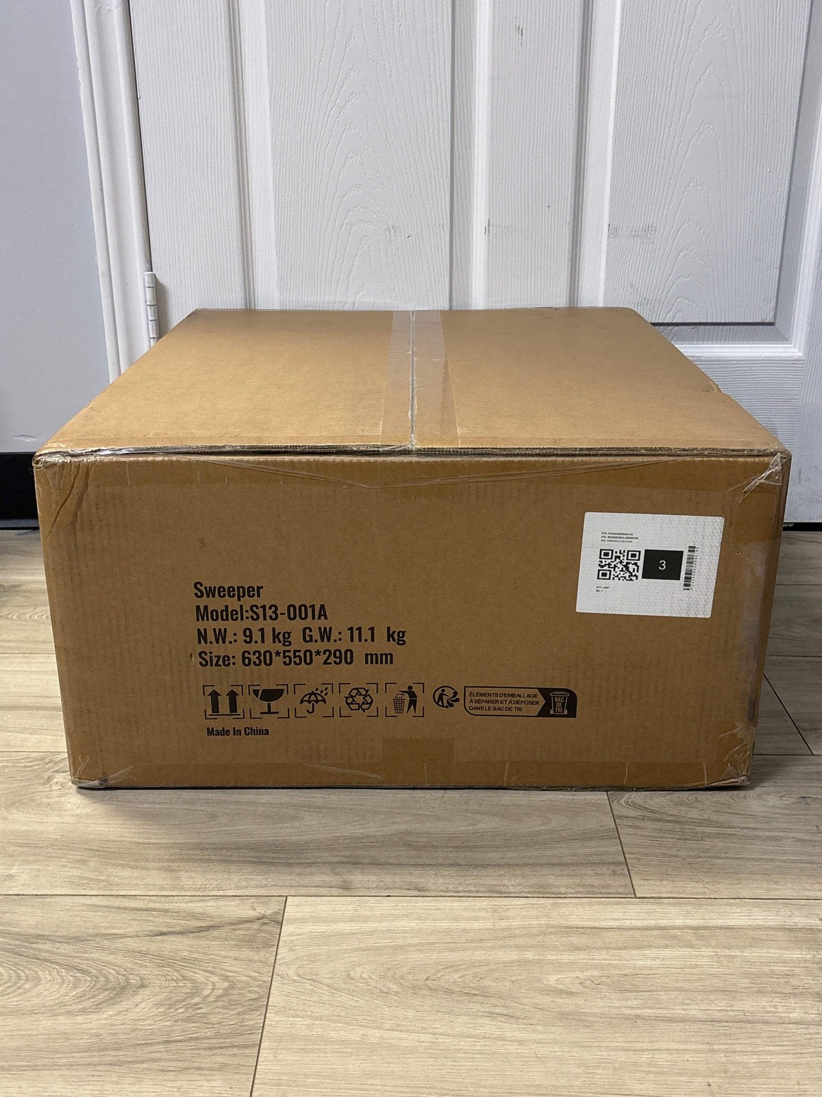 VEVOR S13-001a Walk-behind Hand Push Floor Sweeper 25.6″ – New In Box