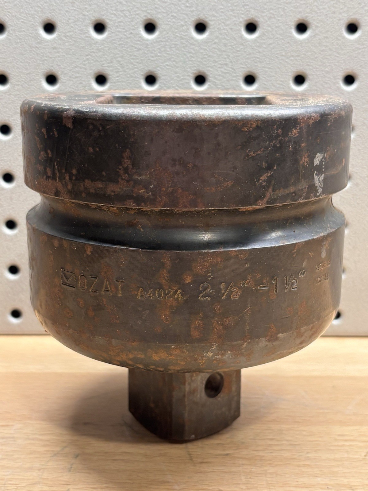 Nice OZAT A4024 2-1/2″ DRIVE X 1-1/2″ IMPACT ADAPTOR. Made in Israel.