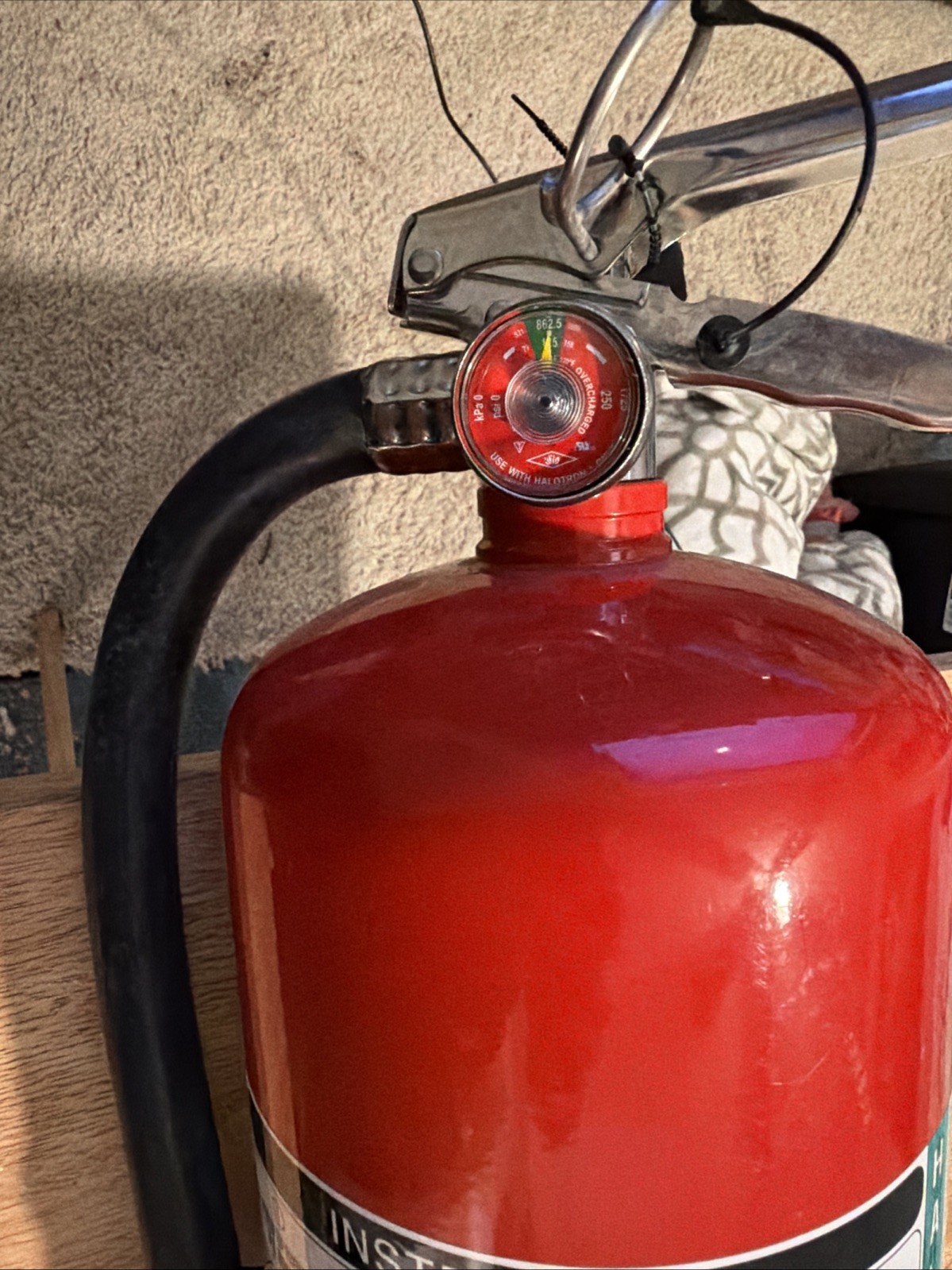 Clean Agent Fire Extinguisher – Large 11 lb. Halotron – Excellent Condition!