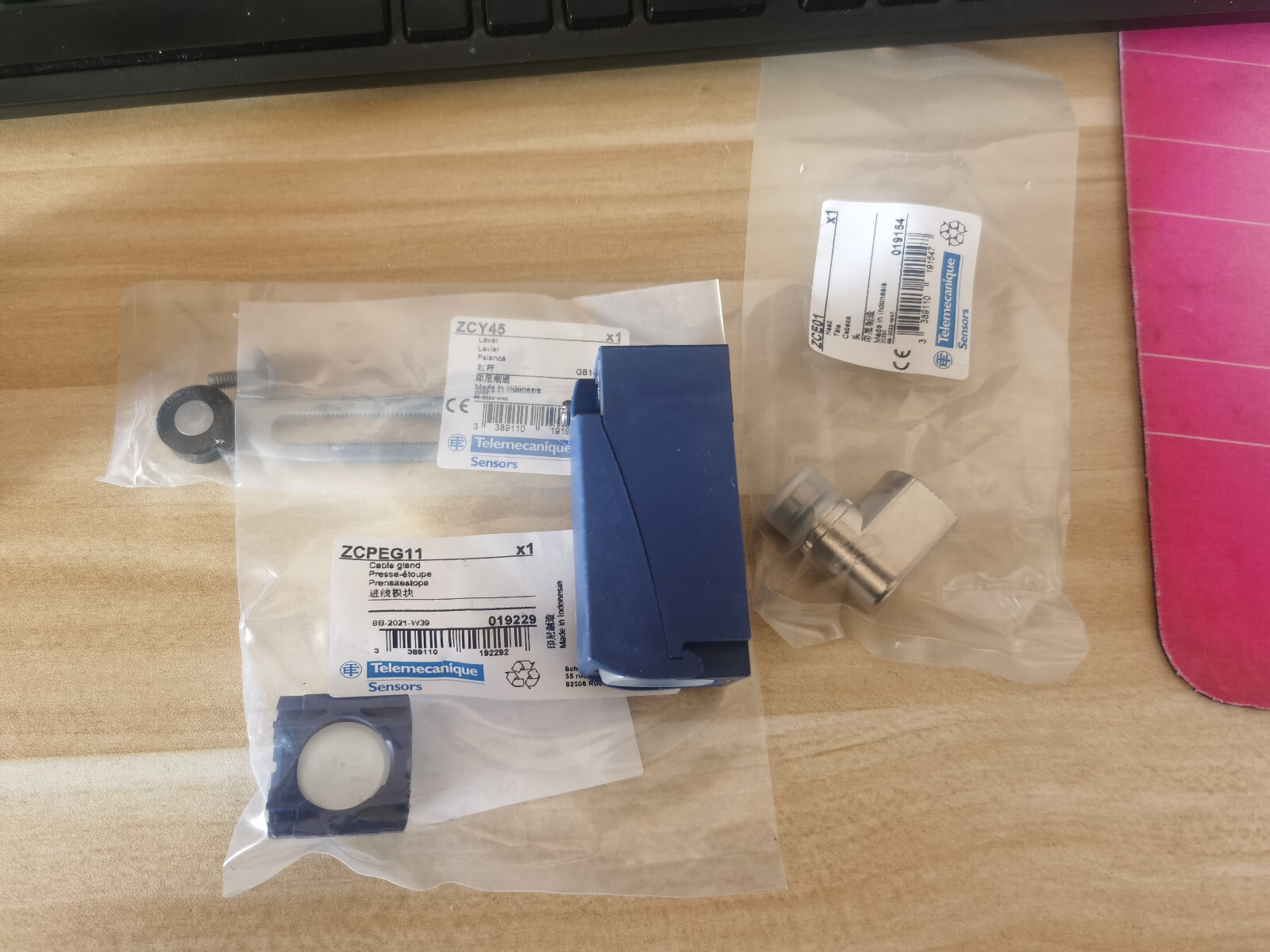 1PCS New Schneider XCKP2145G11 (ZCP21+ZCE01+ZCY45) Limit Switch Brand