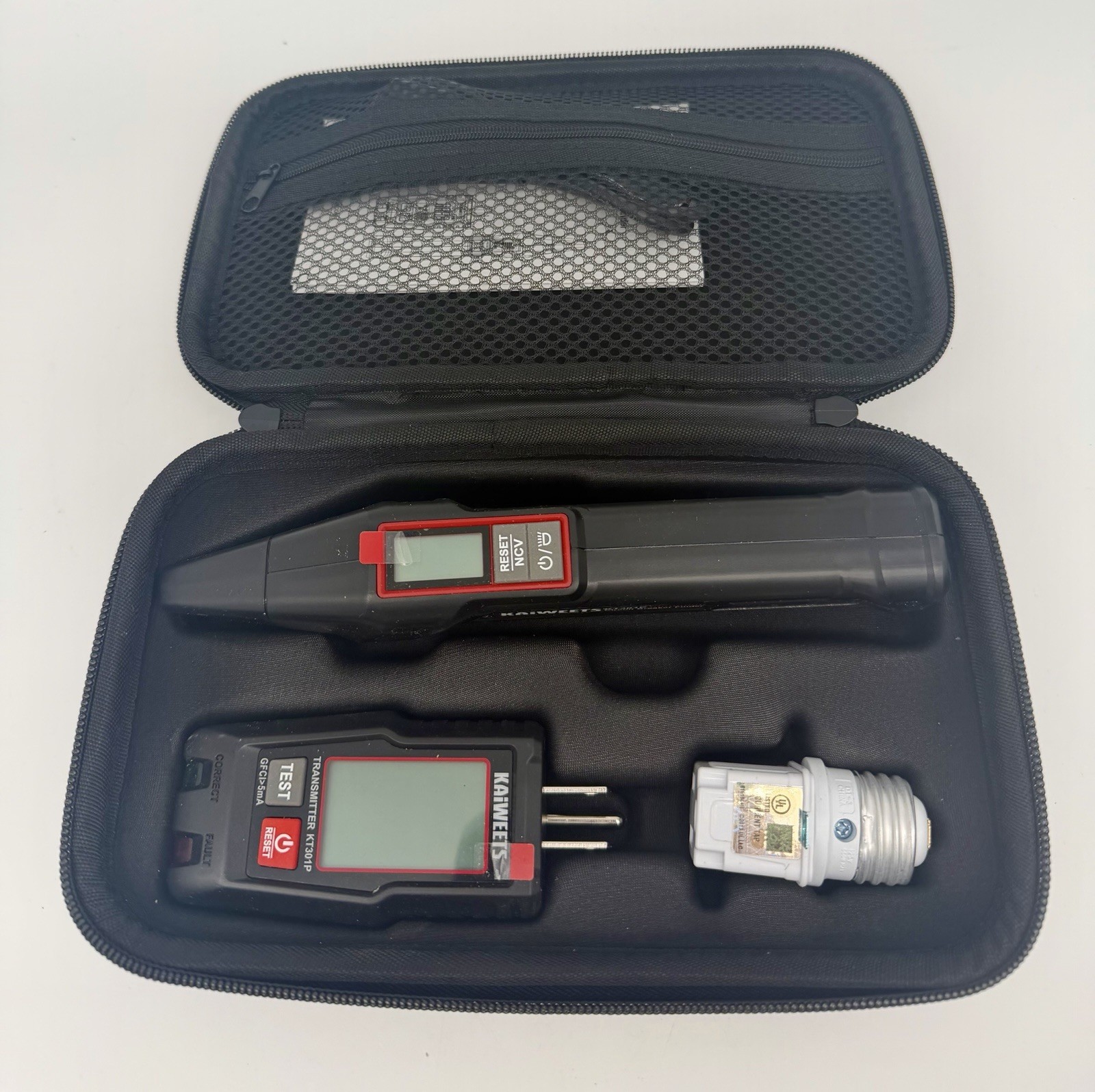 KAIWEETS Circuit Breaker Finder LCD Display Outlet Tester Black Case KT301P