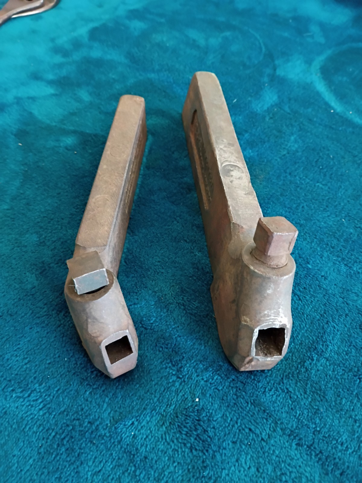 WILLIAMS No. 2-R TOOL HOLDER for ENGINE LATHE and 3-S Tool Holder Unknow Brand.