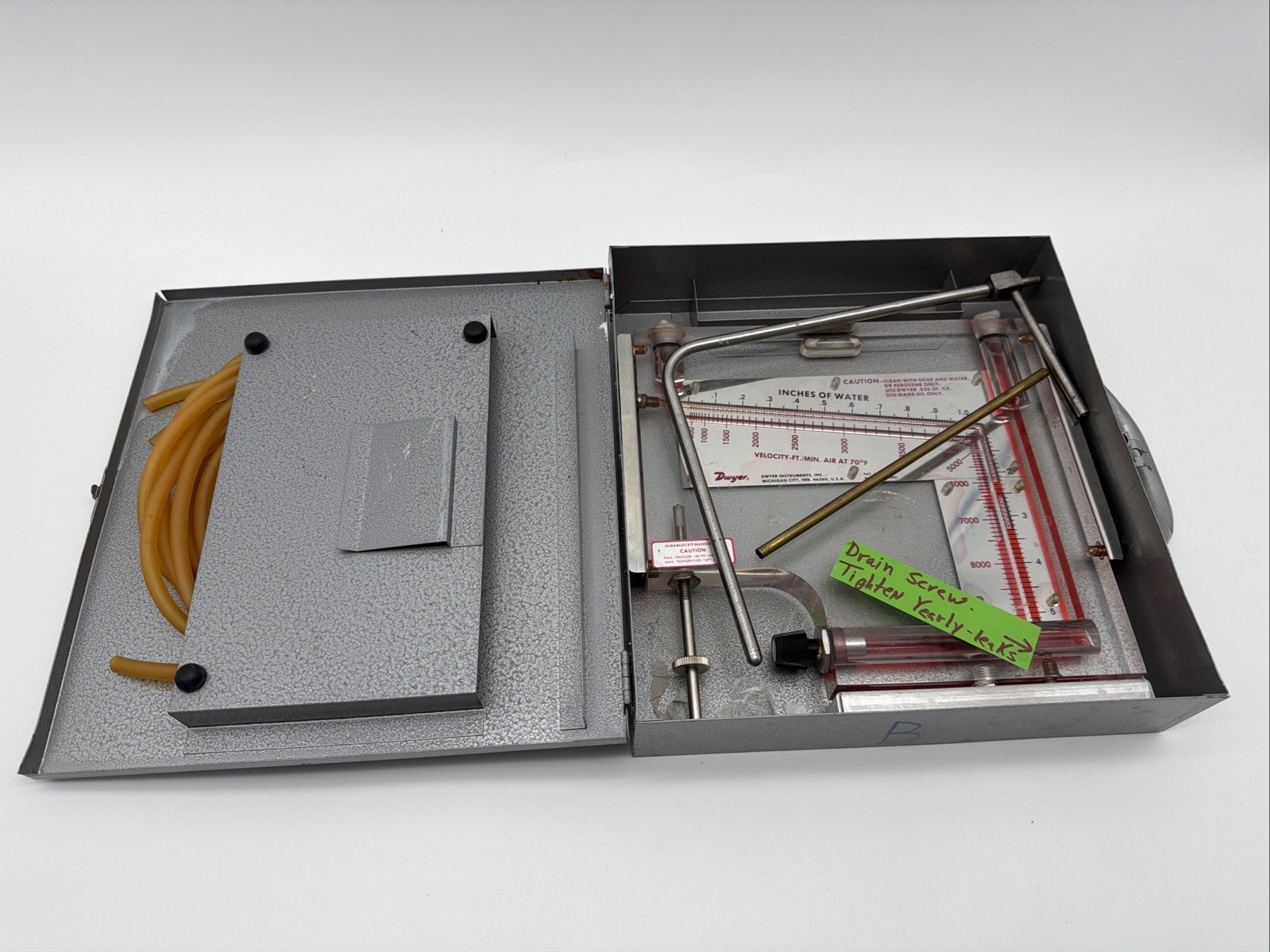 Dwyer Model 400 Air Velocity Meter Manometer w/ Metal Carrying Case