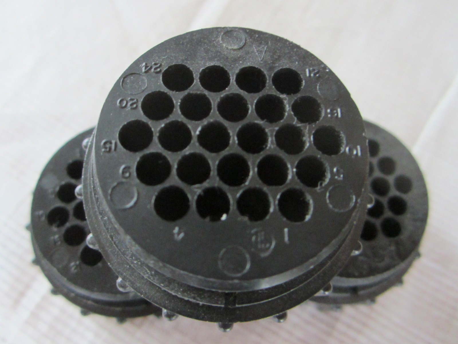 TE CONNECTIVITY 206837-1 CIRCULAR POWER CONNECTOR 24 POSITION LOT OF 3