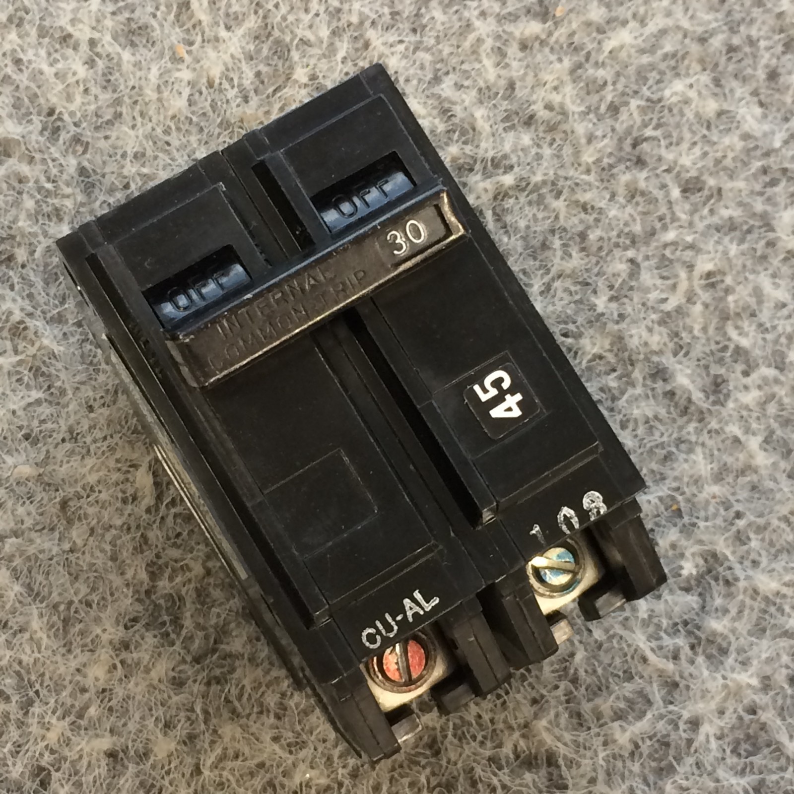 GENERAL ELECTRIC THQB2130 Circuit Breaker 2P 30A 120/240V Bolt on OLD STYLE