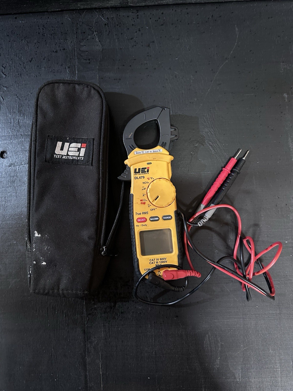 UEi DL479 True RMS Digital Clamp Meter CAT IV 600V 1000V Auto-Ranging Leads Case