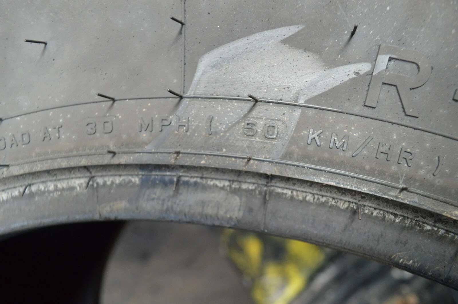 600/70R28 (VF) TIRE NEW COSMETIC BLEM R-1W 600 70 28 6007028