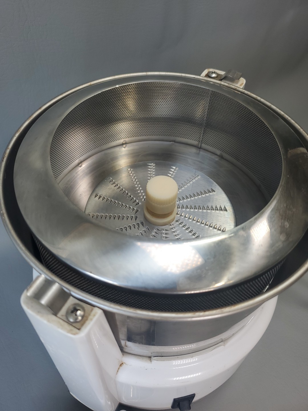 Waring Commercial Juice Extractor Professional Model 6001C 31JE27 PLEASE READ