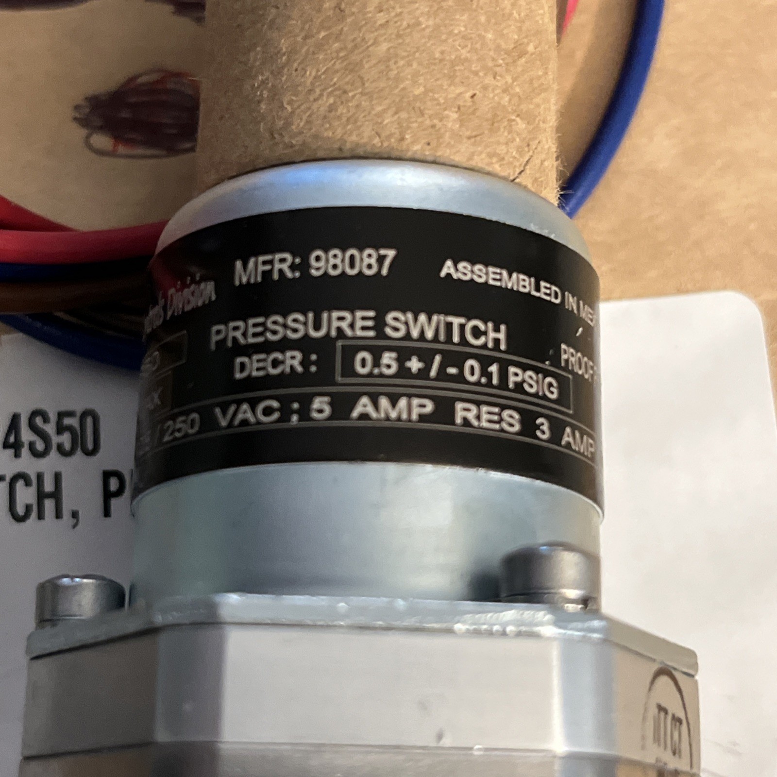 ITT Industries 130P4S50 Neo-Dyn Pressure Switch 3-5A 28VDC 600 PSIG