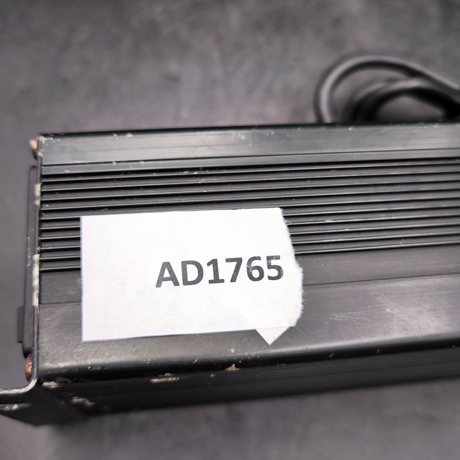 Hong Ju Li-ion/Li-Polymer Smart Charger 29.5V 10A Used Working