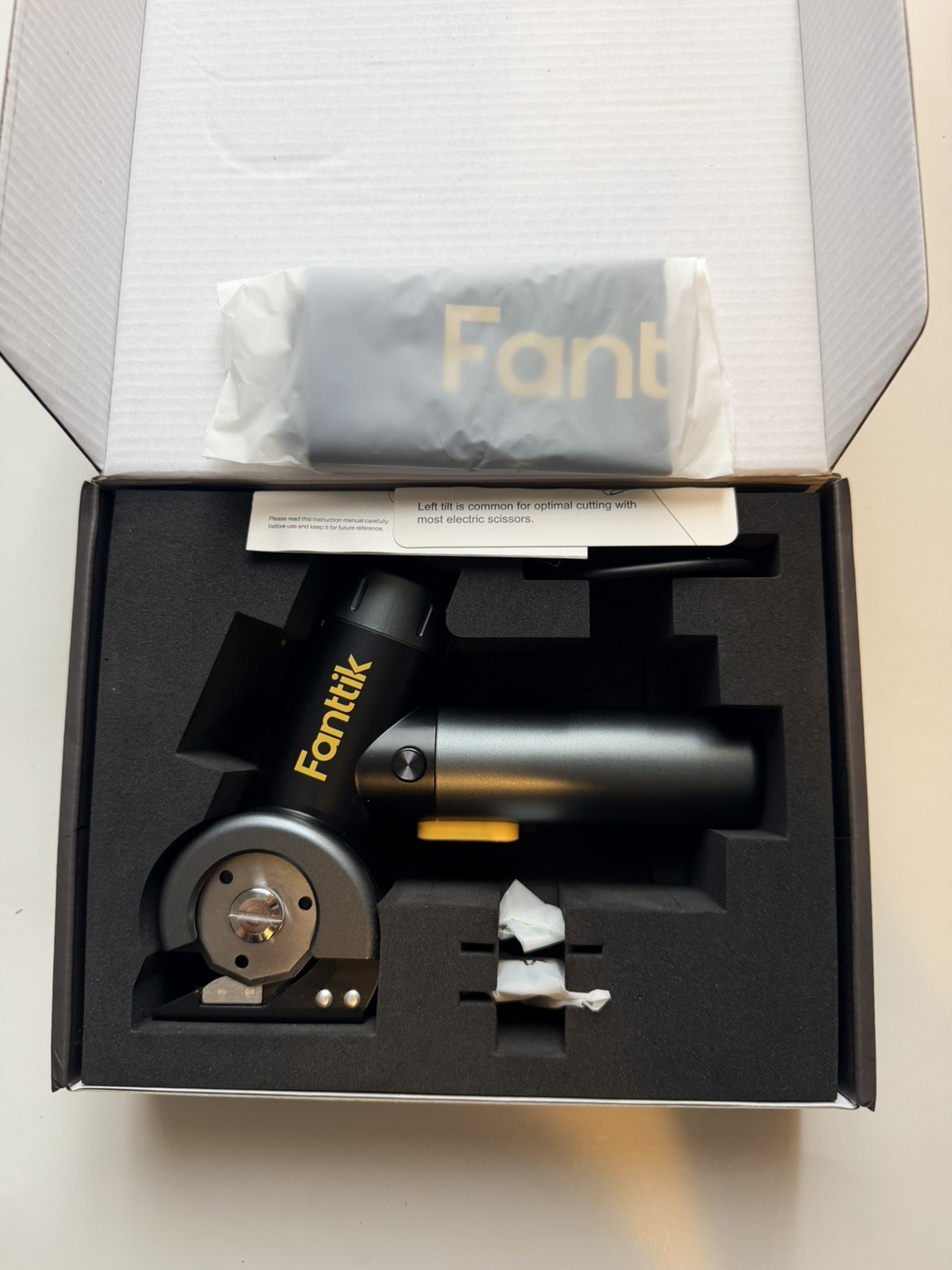 Fanttik C8 Nano Cordless Electric Scissors – Black, LED Display