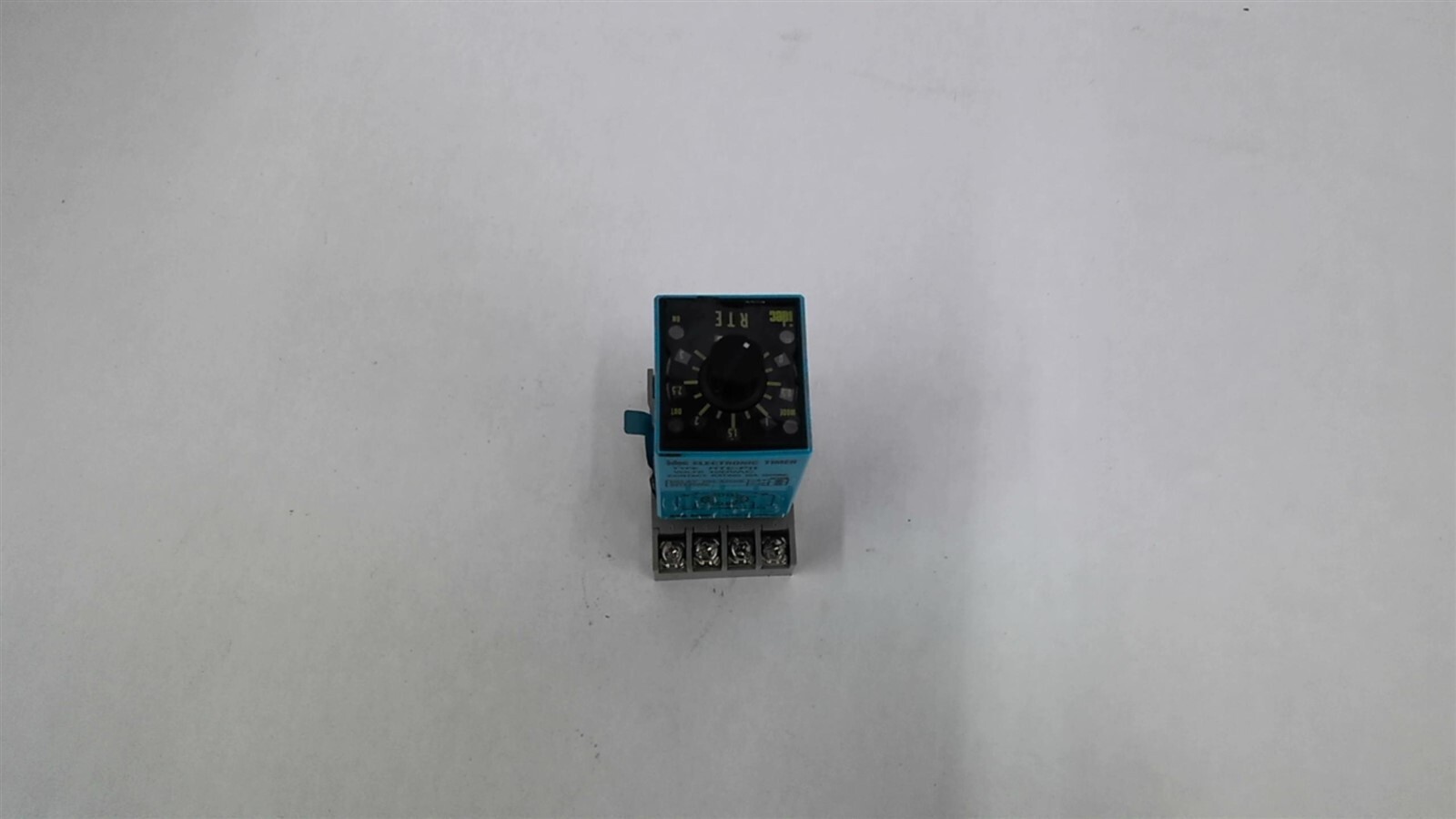 IDEC RTE-P11 Electronic Timer 120 Vac 10 Amp with Socket