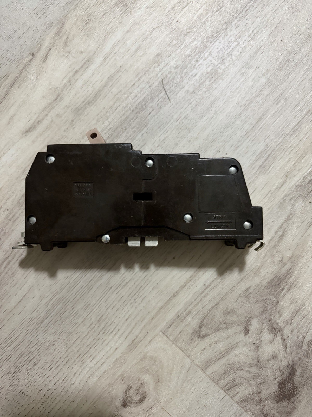 Cutler Hammer Main 100 Amp Breaker 120 V/240 V Ch2100
