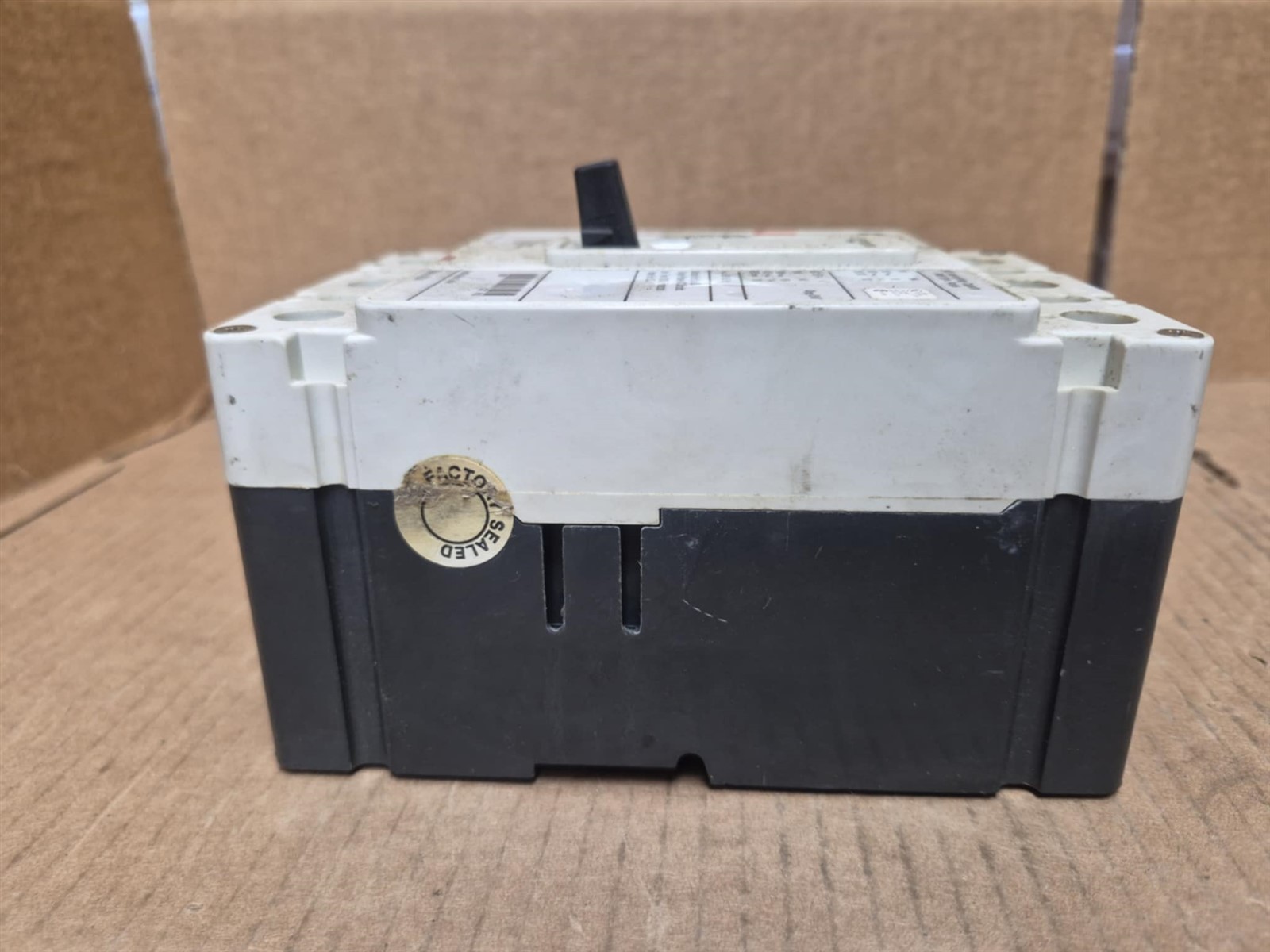 Cutler-Hammer 3 Pole 15 Amp Circuit Breaker Part No. EHD3015