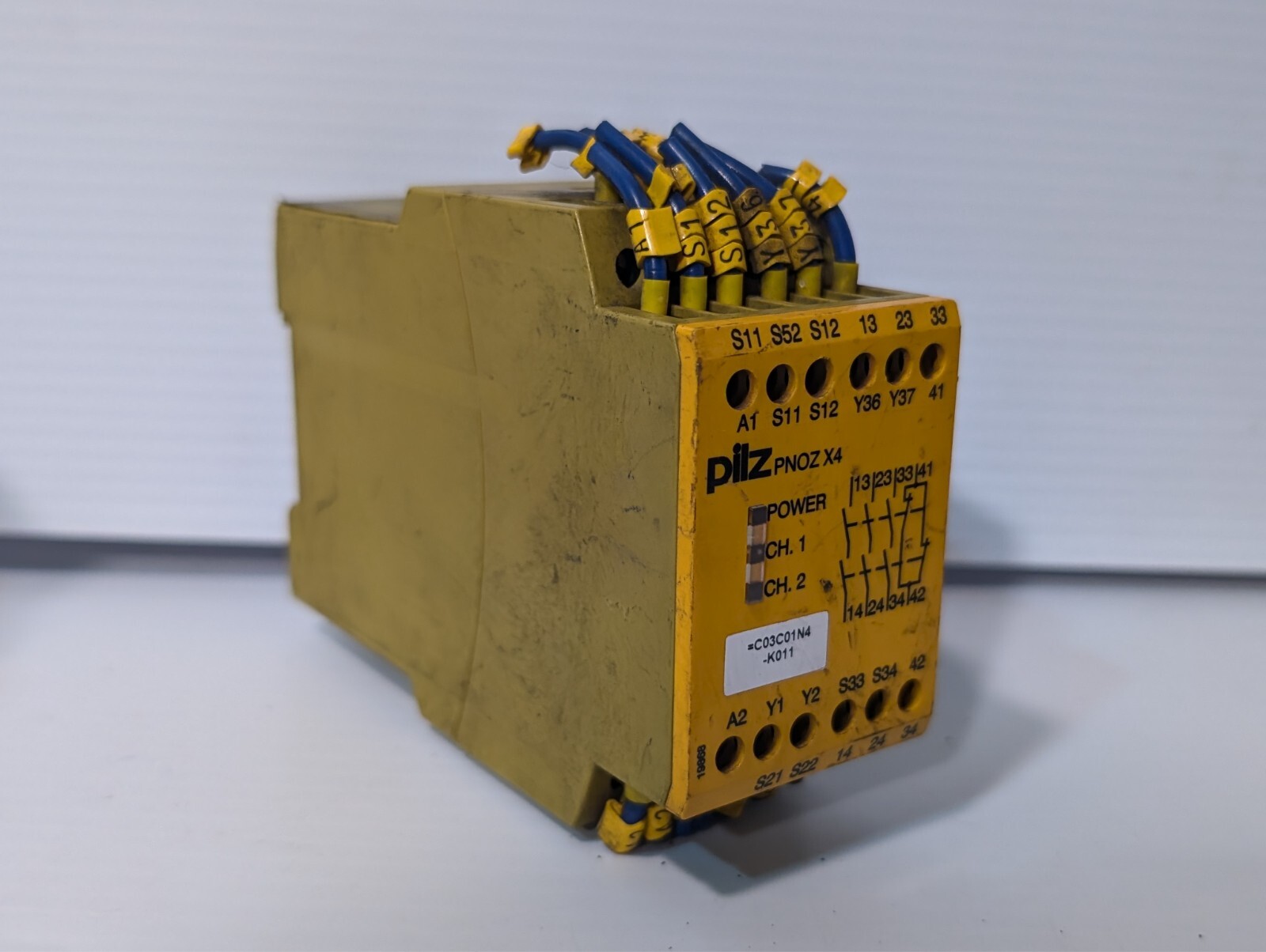 pilz PNOZ X4 safety relay, 24VDC, 3S 10, 2W, 774730 105382 as pictured