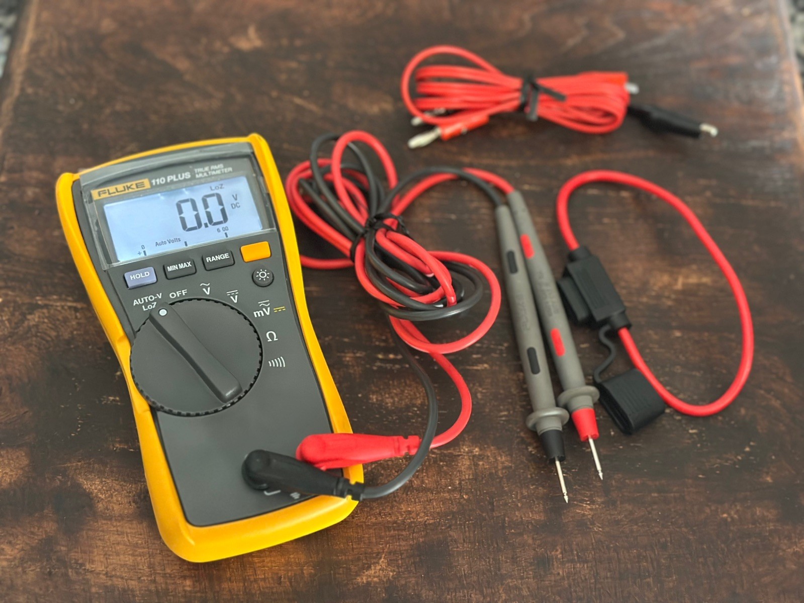 FLUKE 110 PLUS True-RMS Digital Multimeter w/FLUKE TL71 leads – Lightly Used