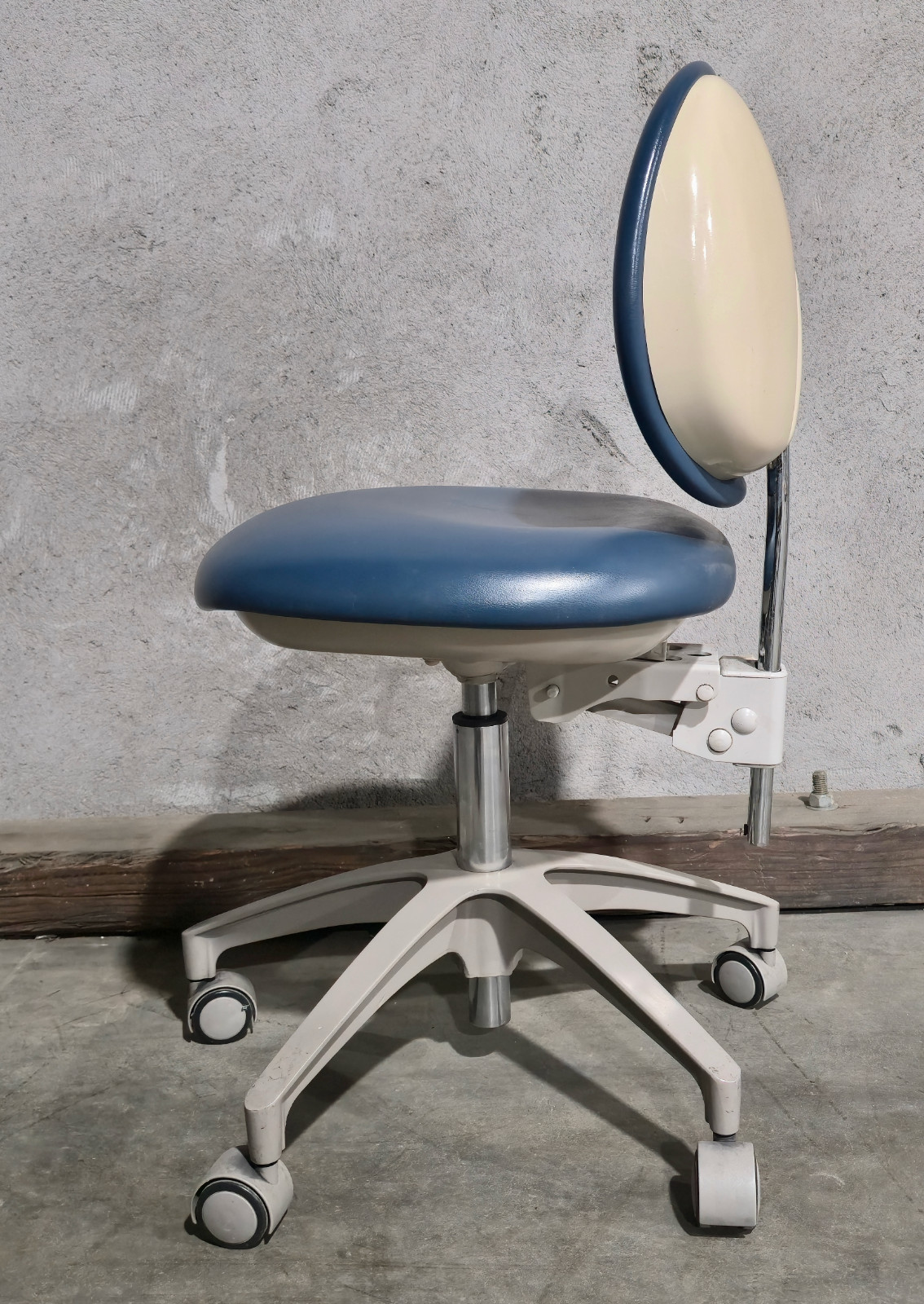 Adec 1601 Doctor Dental Assistant Stool WILL NEED A NEW CYLINDER BAR