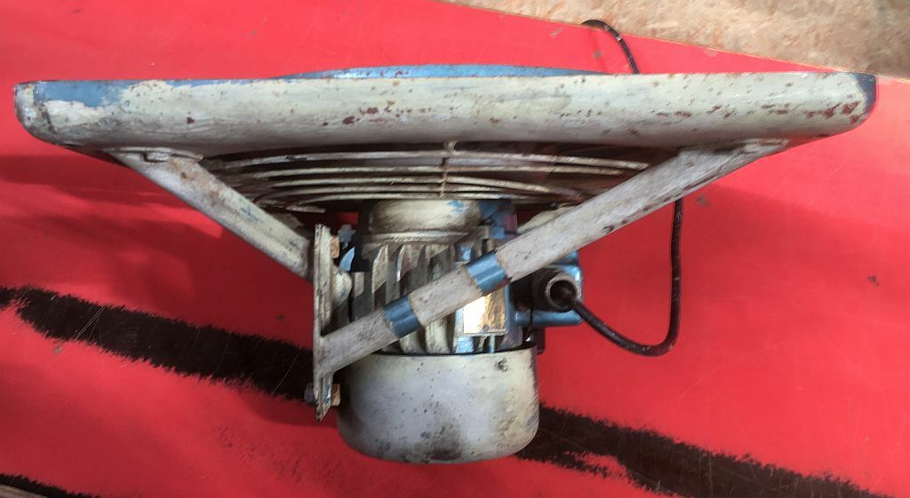 großer Industrie Ventilator | Axial Wandlüfter | Besel Motor | 44cm | Polen