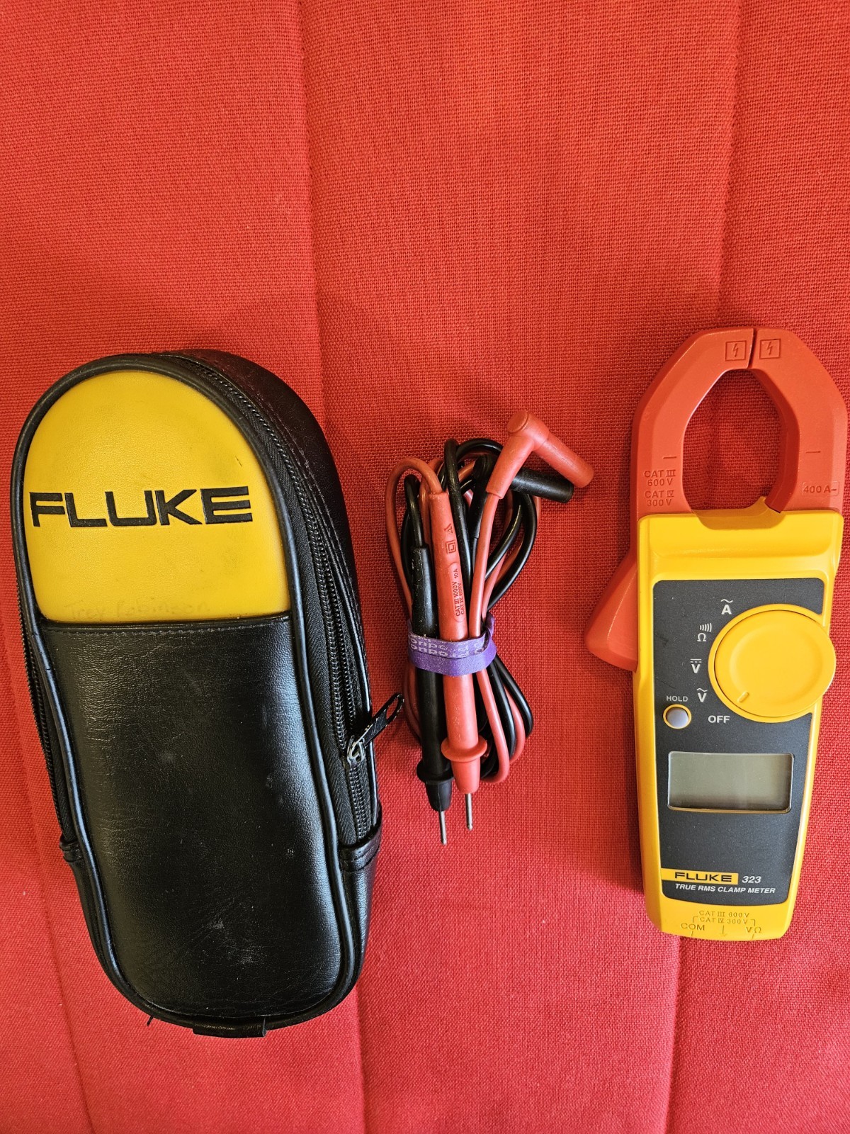 Fluke 323 true rms digital clamp meter +Original leads + case( Great Condition)