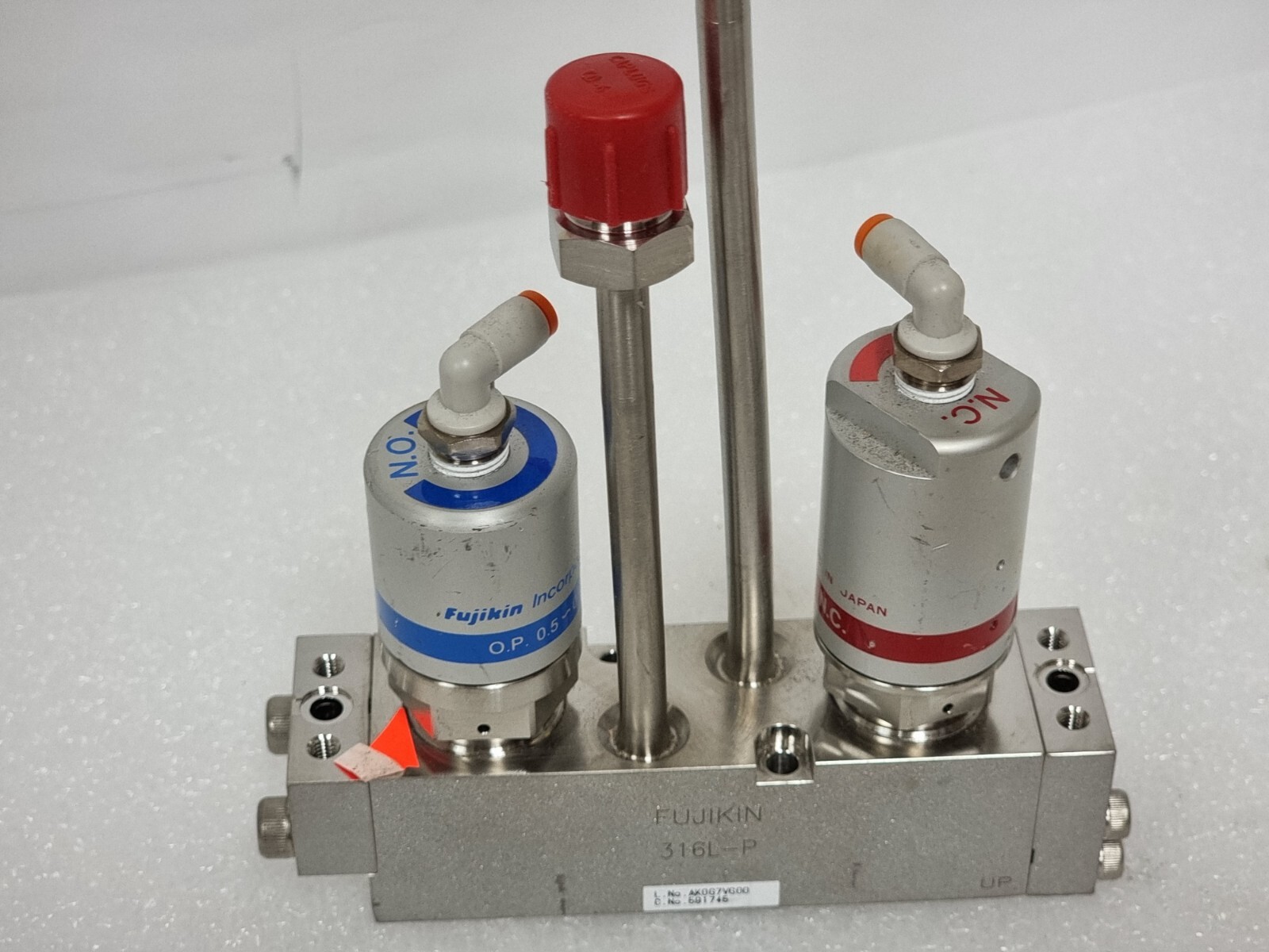 Fujikin Assembly Valve, C No. 591745, 2xO.P 0.5~0.6MPa, NC and NO._96707