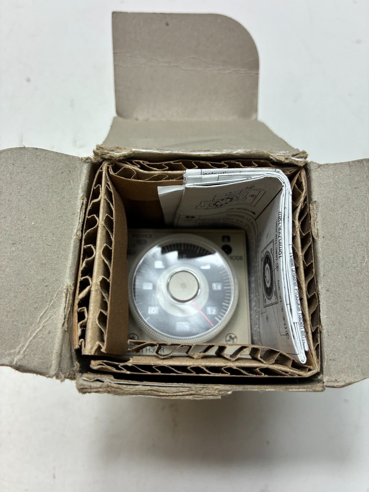 OMRON H3CR-AP SOLID STATE TIMER 11 PIN 100-240V AC 100-125V DC