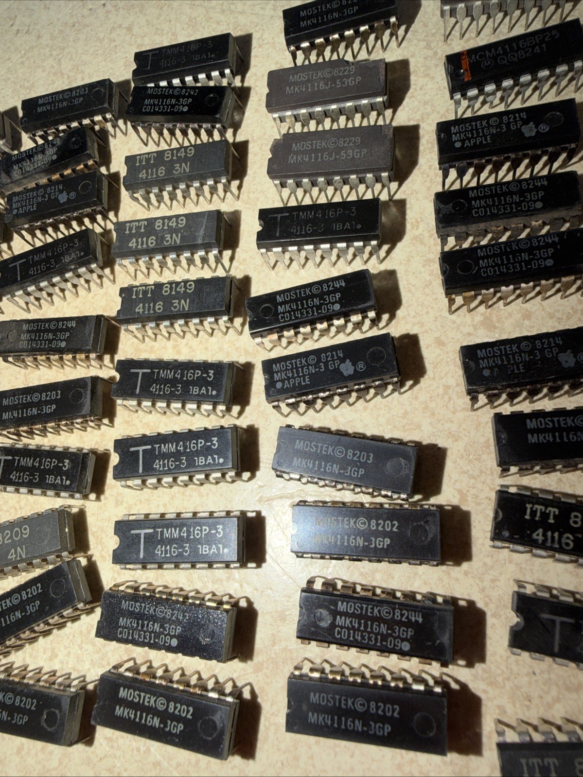 Lot Of 117 Assorted 4116 Computer Chips , Mixed Lot See Photos