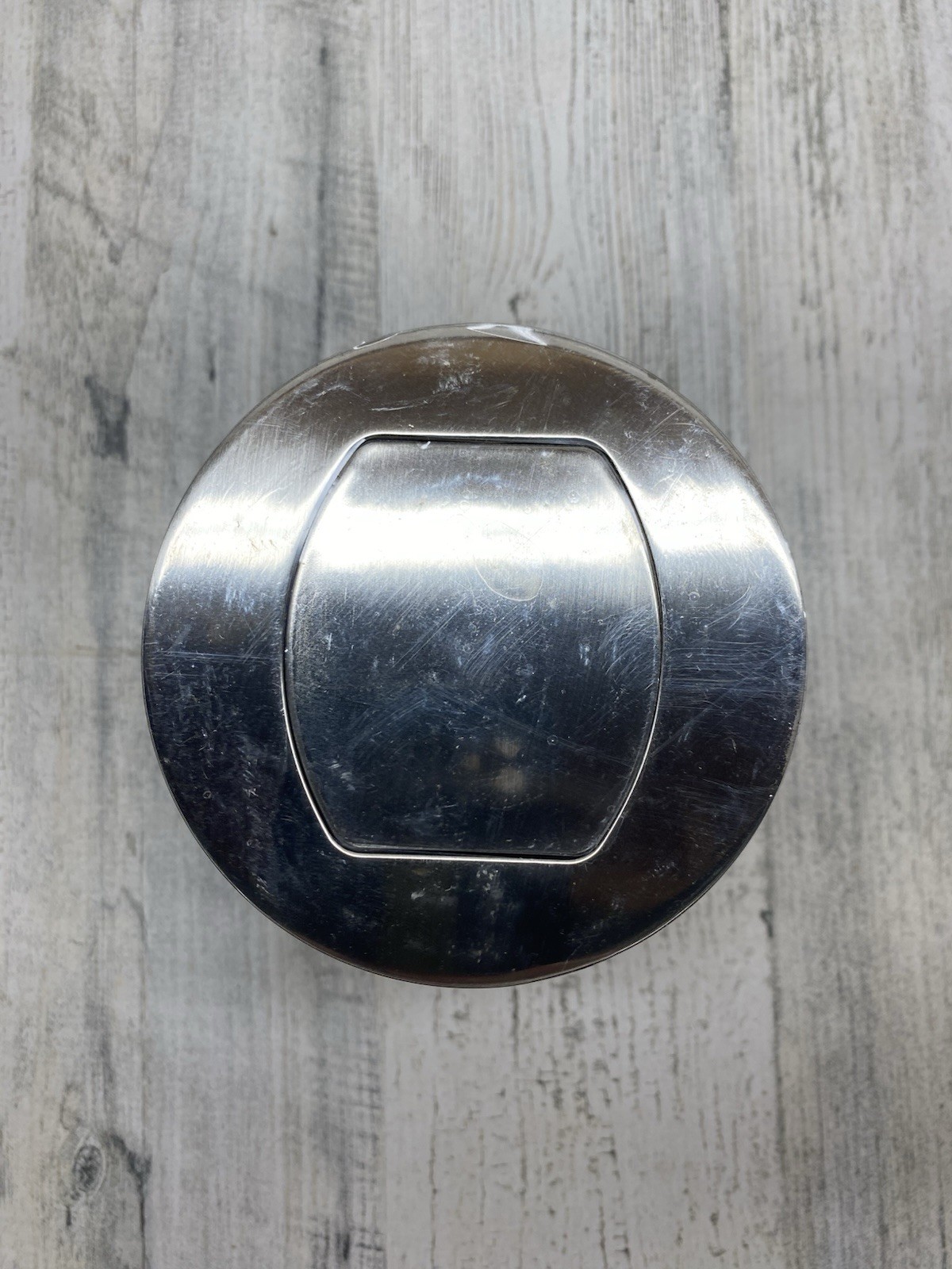 Hubbell Flush Mount Counter Receptacle Nickel Finish 15A 125V RCT201NI