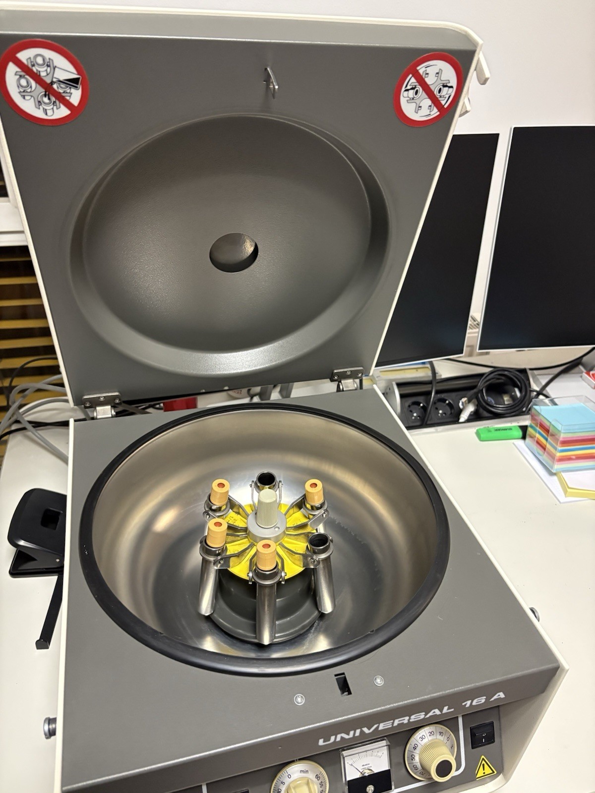 Hettich Universal 16A 1601 Laboratory Centrifuge Centrifuge Laboratory Equipment