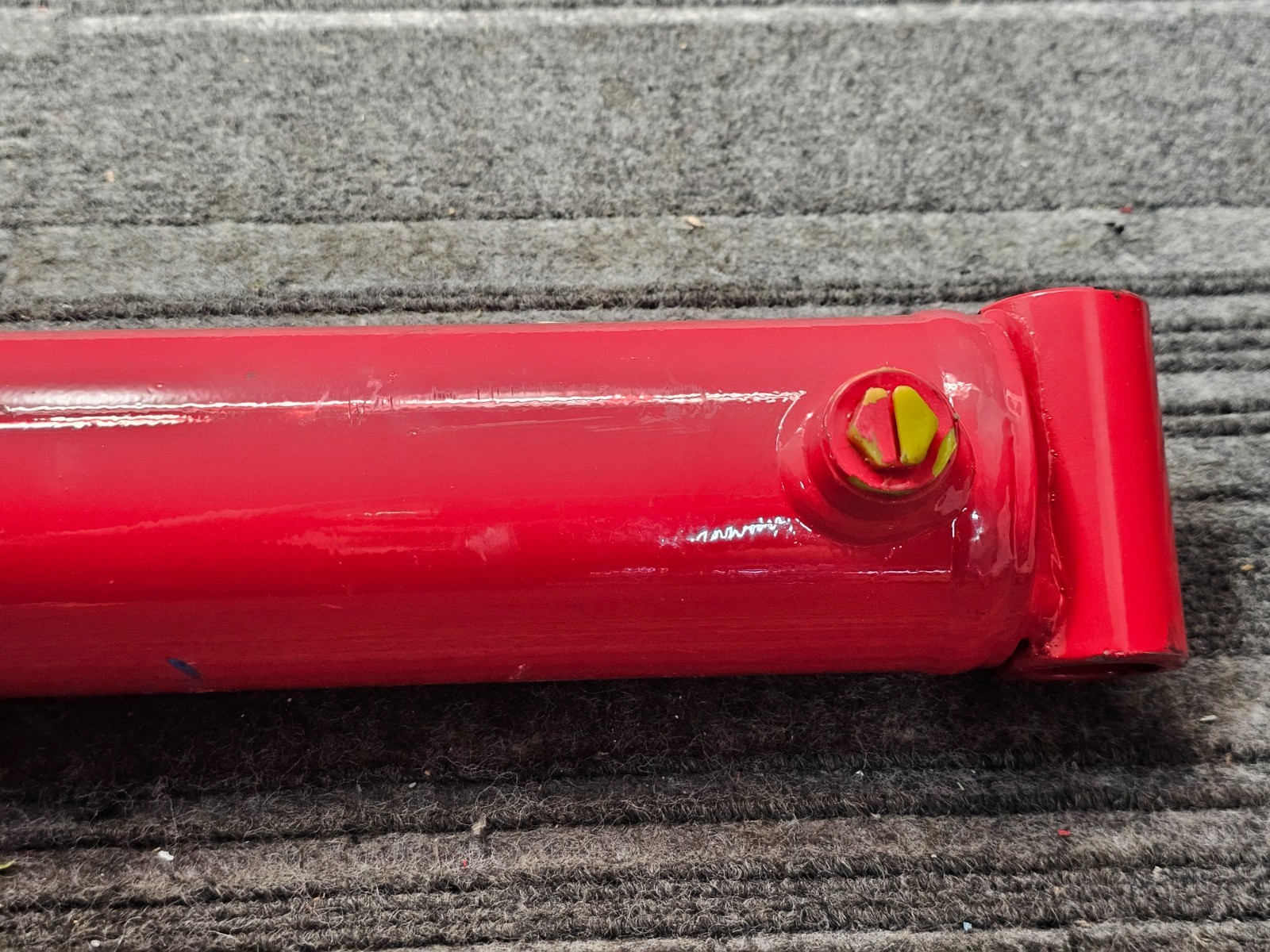 Hydraulic Welded DBL-ActingCylinder 2.89″ OD x 22″ Retracted Length x 1.26″ Rod