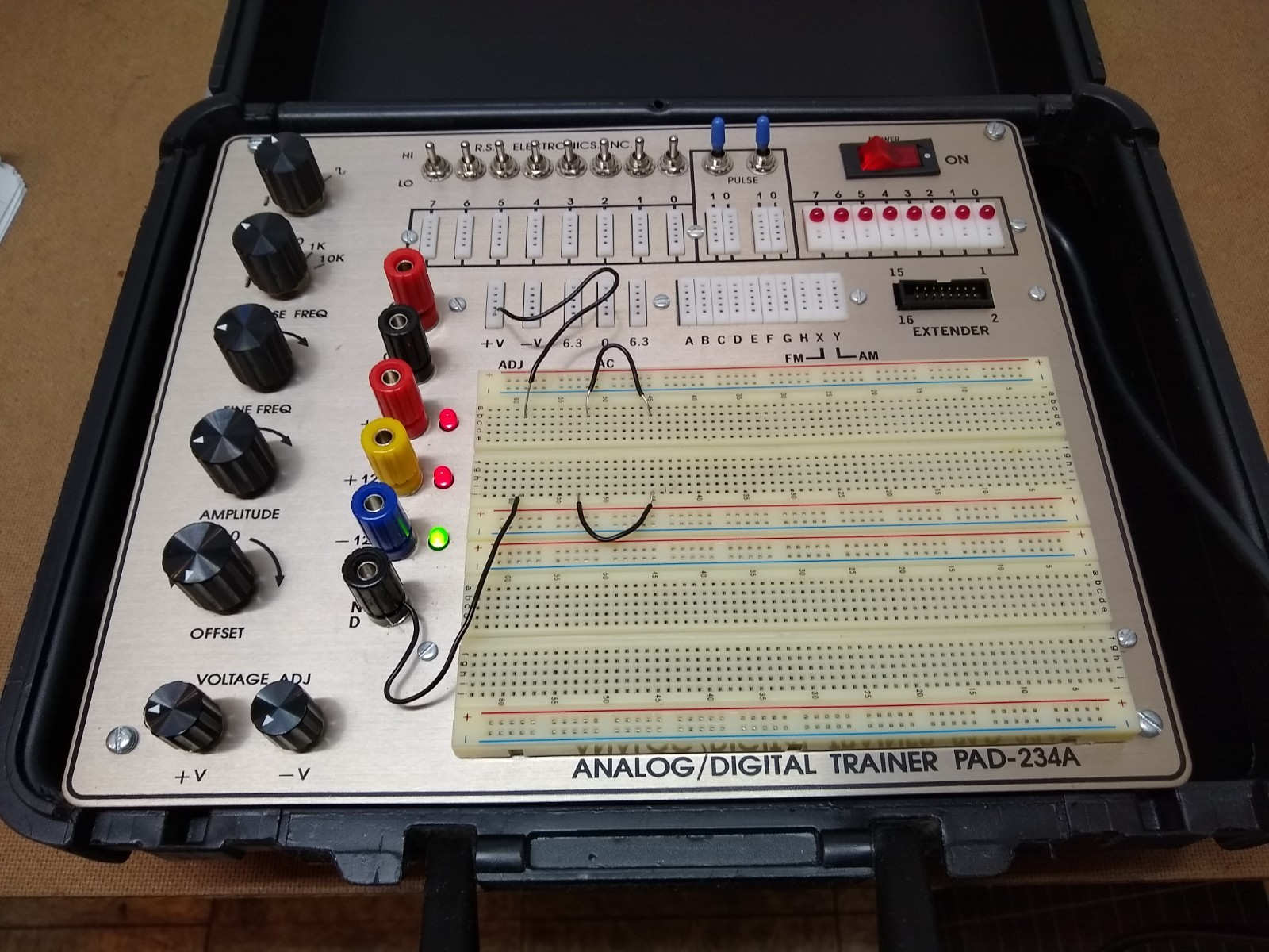 RSR Electronics PAD-234A Electronix Express Assembled Digital/Analog Trainer