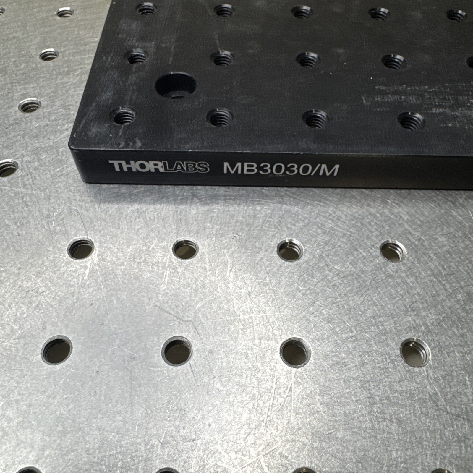 Thorlabs MB3030/M – Aluminum Breadboard, 300 mm x 300 mm