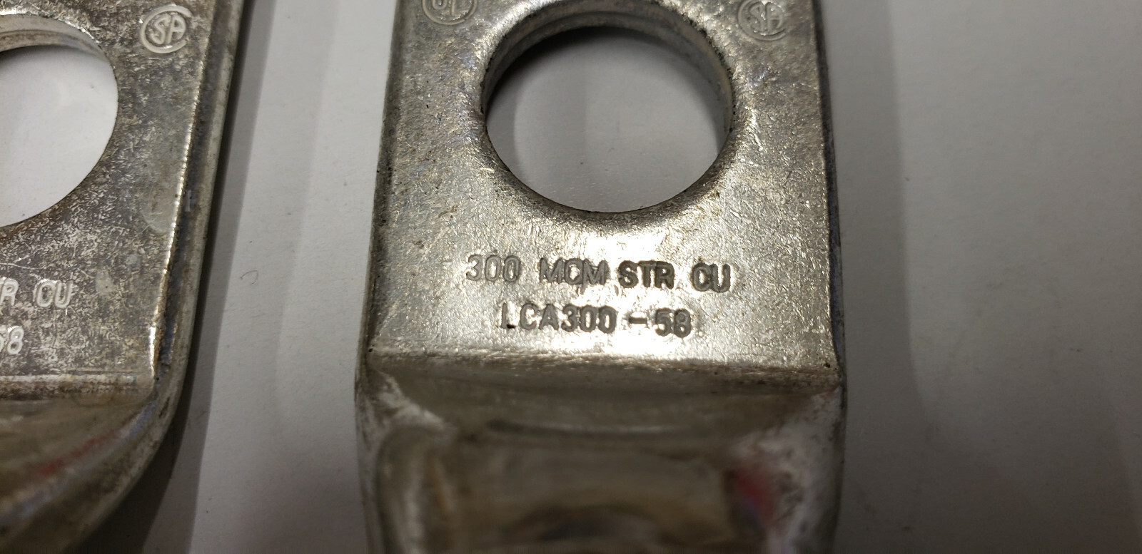 2-PC Panduit LCA300-58-X Copper Compression Lug 1 Hole Std Barrel 5/8″ Stud NEW
