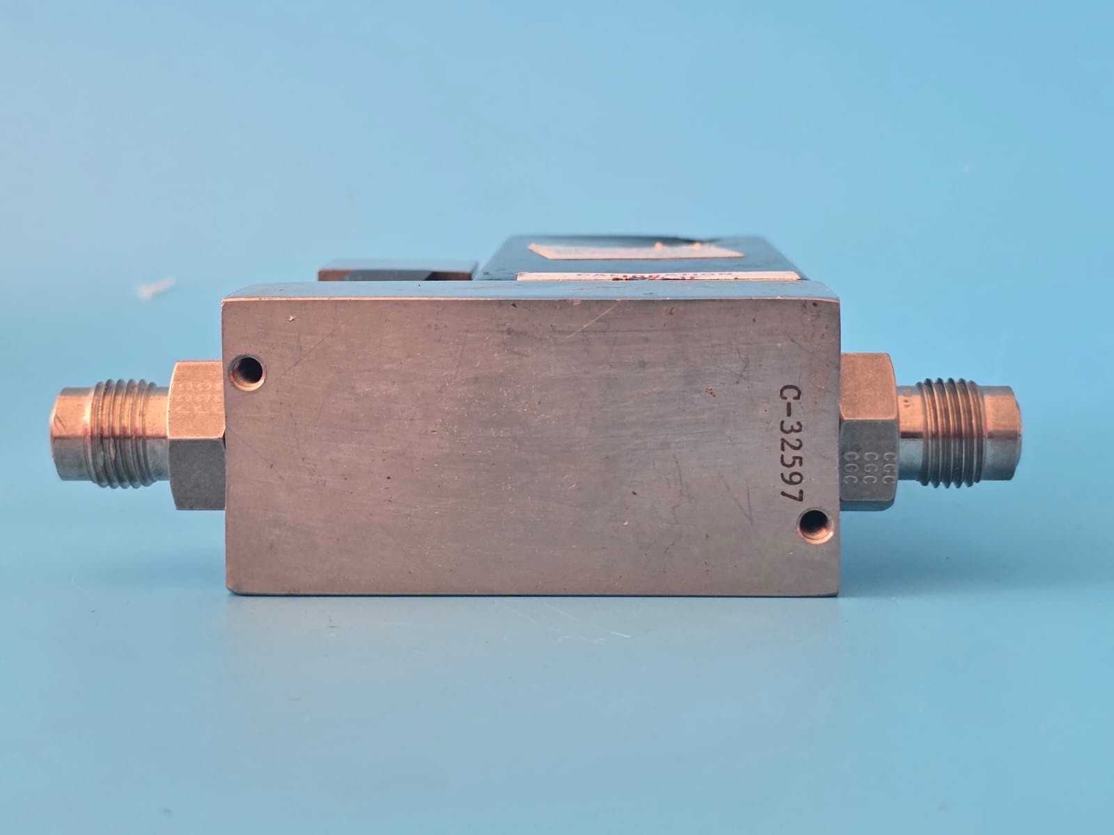 UNIT UFC-1000 Mass Flow Controller, 200 SCCM, C2F6 Gas, 500 PSI Max