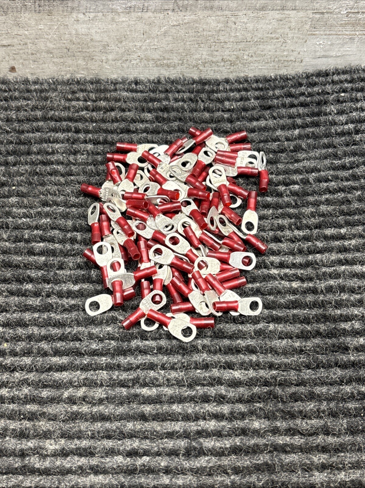 NOS Lot of 100 Burndy – YAEV18 – 22-18 AWG NYL HVY DTY RING 8