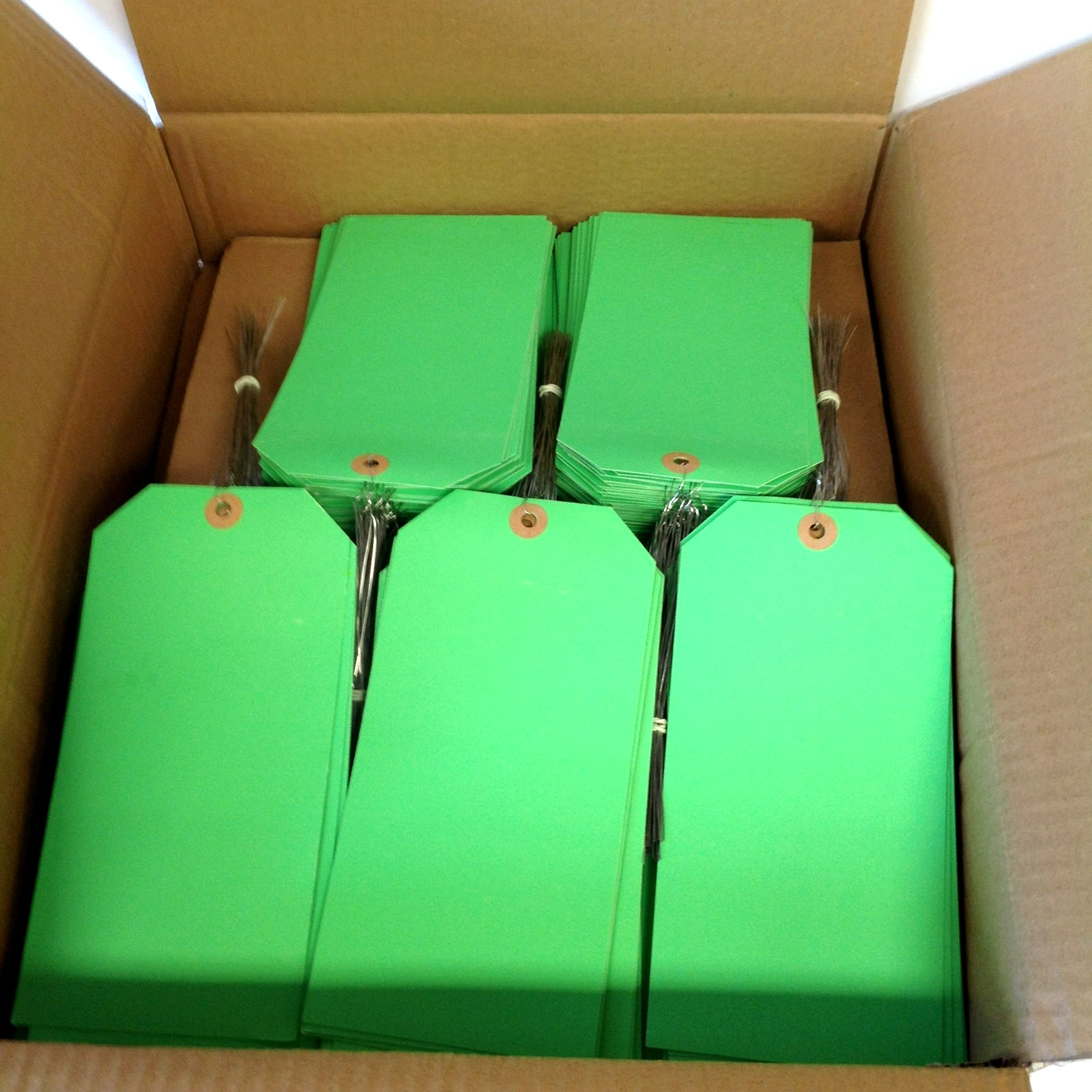 Box of 500 8″ x 4″ Jumbo Shipping Tags GREEN Pre-Wired 13 Pt. G11093D NEW