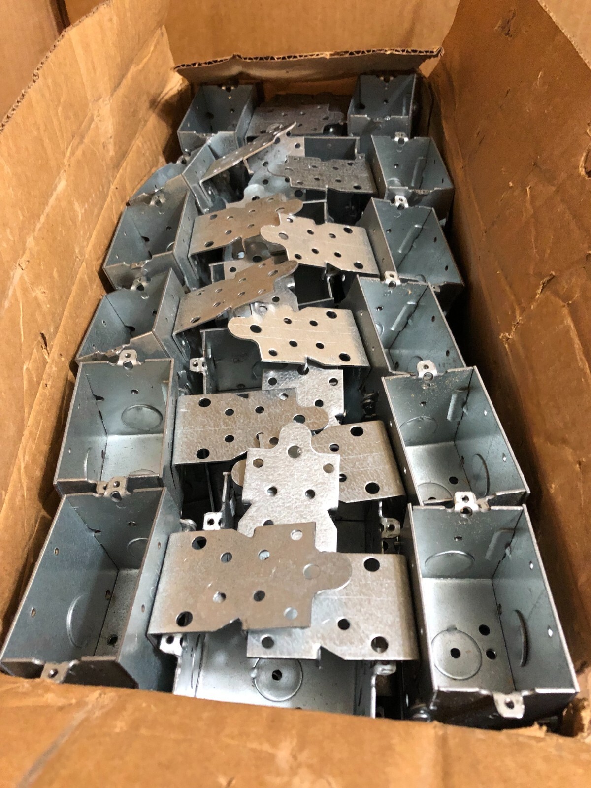 Eaton/Crouse-Hinds TP220/665066 2-1/2″ Deep Switch Box LOT OF 50x