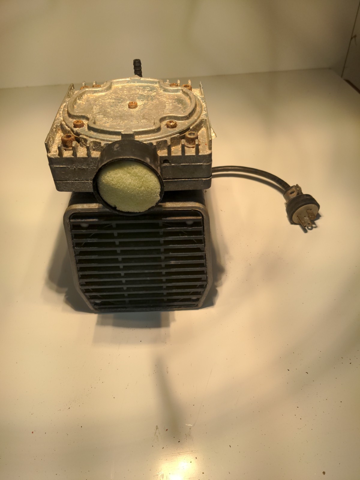 GAST DOA-P160-AA Compressor/ Vacuum Pump; Tested Works 60psi 115v W/Plug Quite!