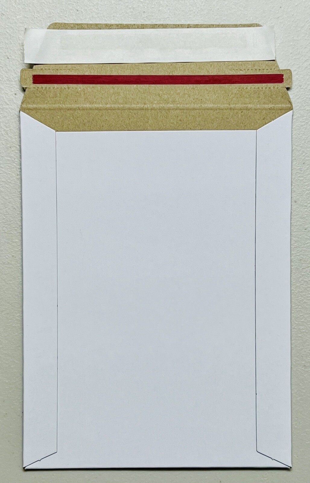 10 WHITE XTRA RIGID 6X8 CARDBOARD STAY FLAT MAILER’s 550 GSM SELF SEAL EASY-OPEN