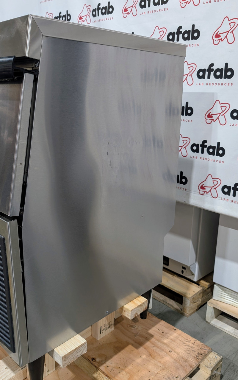Hoshizaki F-330BAJ Flaker Ice Maker, Air-Cooled, Built in Storage Bin